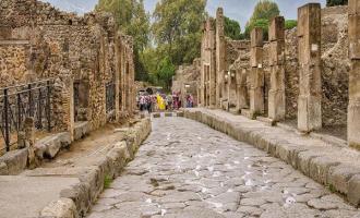 Exclusive Pompeii and Amalfi Drive