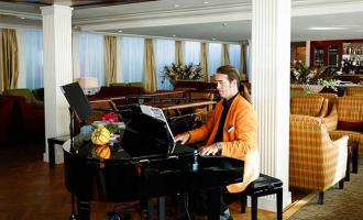 Entertainment & Nightlife Entertainment & Nightlife