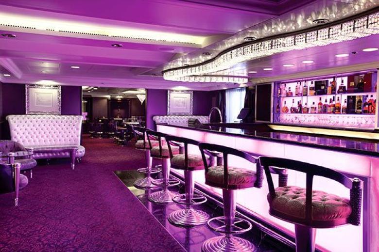 Oceania Cruise Ship - Bar in Port